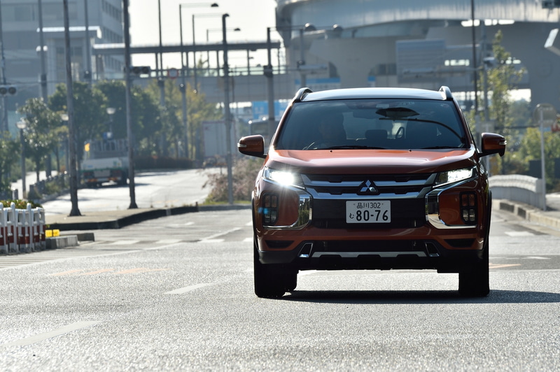 「4J10」型の直列4気筒OHC 1.8リッター自然吸気エンジンは、最高出力102kW（139PS）/6000rpm、最大トルク172Nm（17.5kgfm）/4200rpmを発生。CVTの「INVECS-III」に「Mポジション」が設定され、より積極的にスポーツモードを活用できるようにした