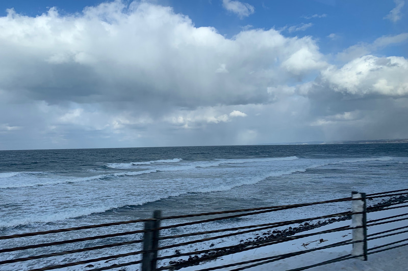 北国の海岸線はどこか荒々しい