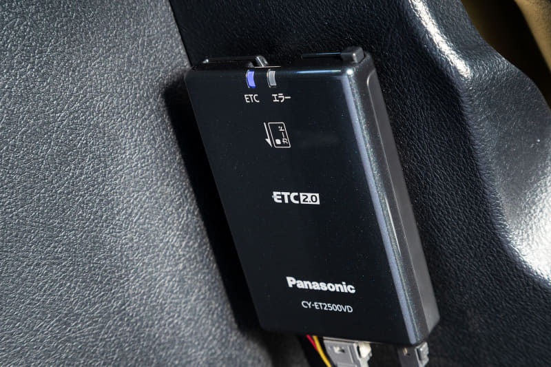 「ETC 2.0車載器」（CY-ET2500VD）の本体。新セキュリティにも対応する最新モデル