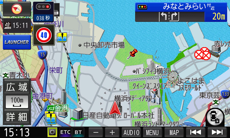 赤信号で停車中。青に変わるまでの残り秒数の目安を表示する