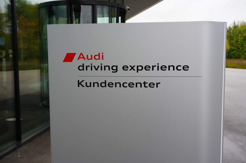 Audi Driving Experienceの看板