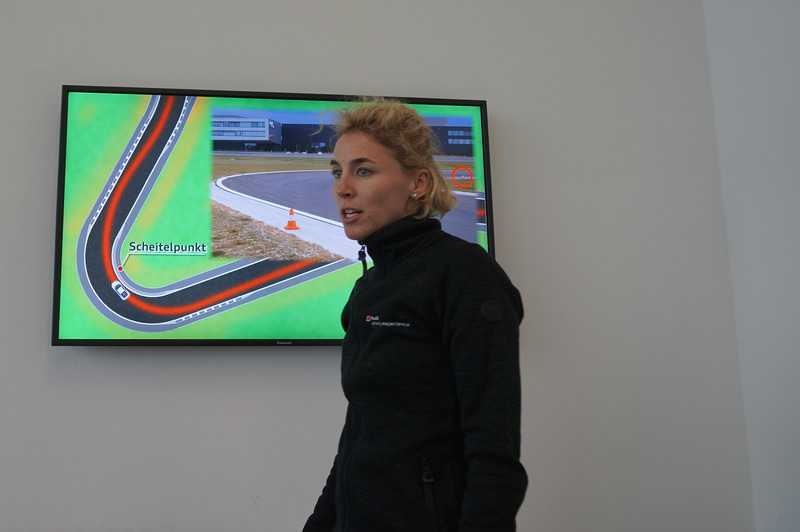 当日の講師を担当したラヘル・フレイ選手。世界に12人しかいない「アウディ・カスタマー・レーシング・ドライバー」の1人で、プロのレーシングドライバーだ。日本の感覚で言えば、SUPER GTに参戦しているメーカー契約のドライバーという感じだろうか