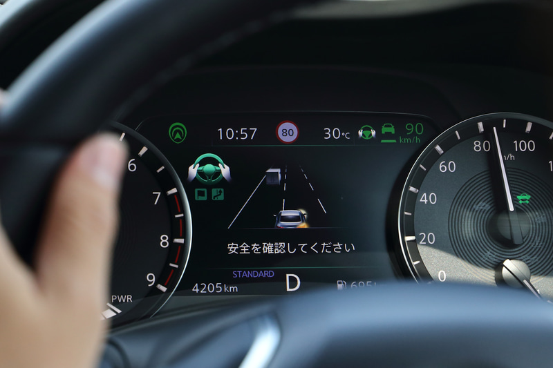 メーターのカラーについて、プロパイロット1.0の状態では緑色、プロパイロット2.0の状態では青色となる