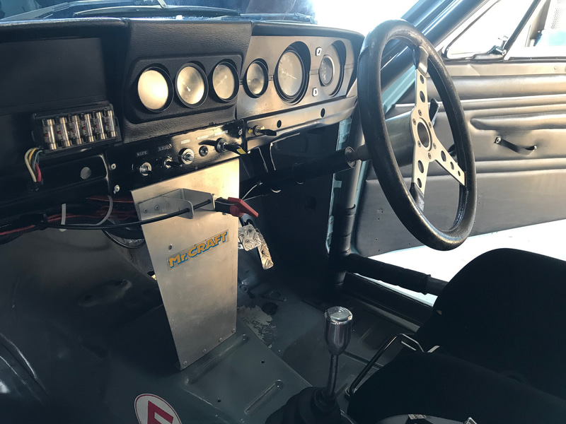 旧車レースでの相棒「ベレット GTR」のコクピット