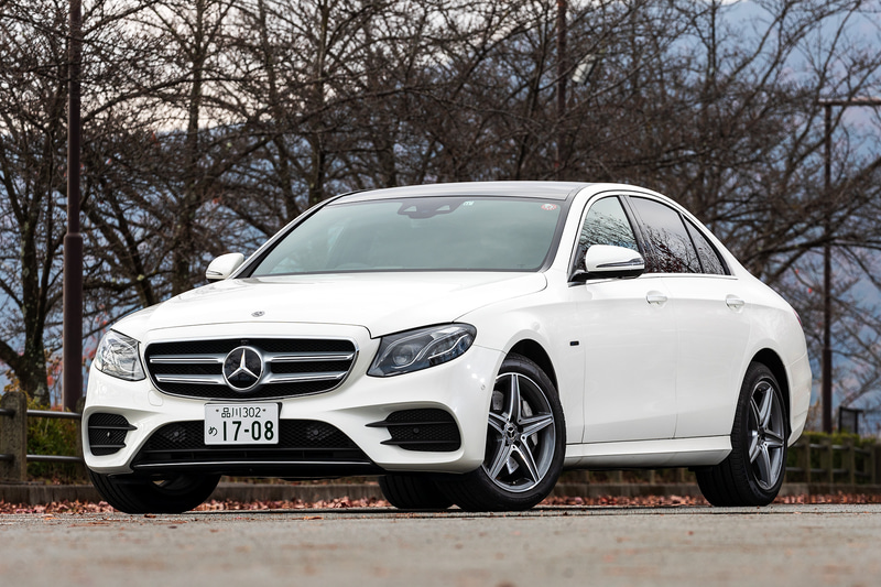 クリーンディーゼルとプラグインハイブリッドを組み合わせた日本初の乗用車としてデビューしたE 350 de アバンギャルド スポーツ（875万円）。ボディサイズは4923×1852×1475mm（全長×全幅×全高）、ホイールベースは2939mm