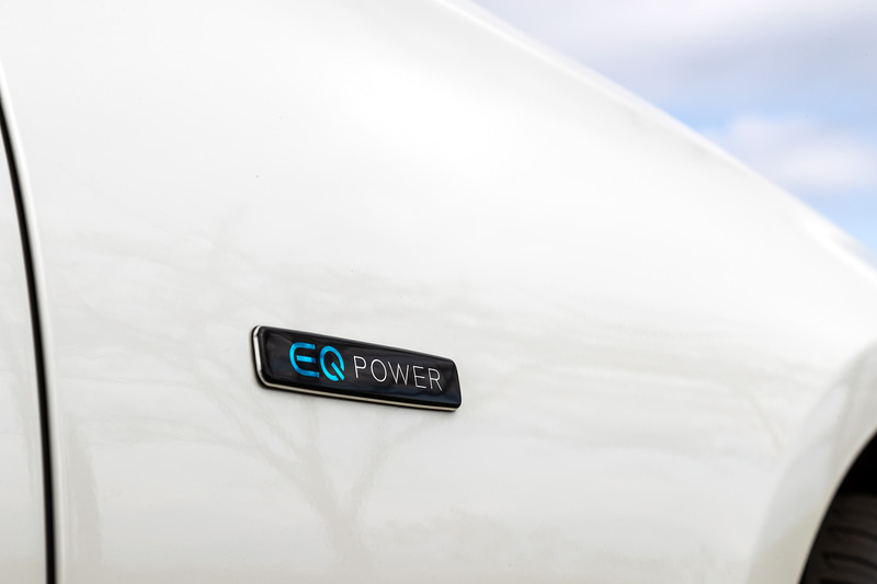 E 350 deと通常モデルとの違いは「EQ POWER」や車名を示すエンブレム程度