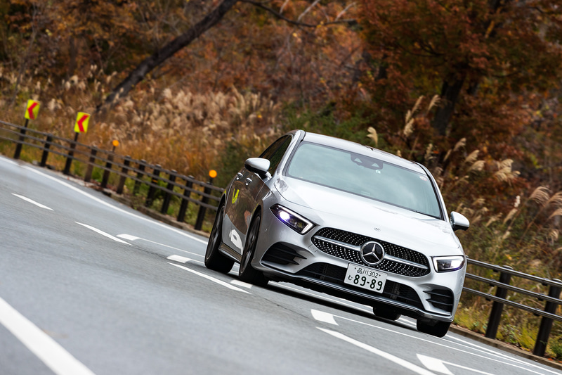 Aクラス セダンの乗り味はCLAクーペよりはグッとおとなしい印象