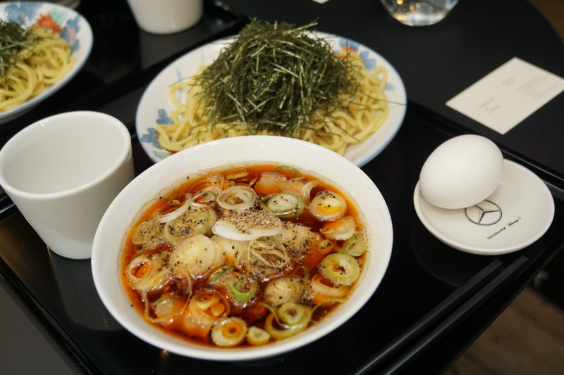 メルセデス・ベンツと港屋がコラボした肉そば「Minatoya 3 Vision“Mercedes-AMG GT Atatakai-Nikusoba”」