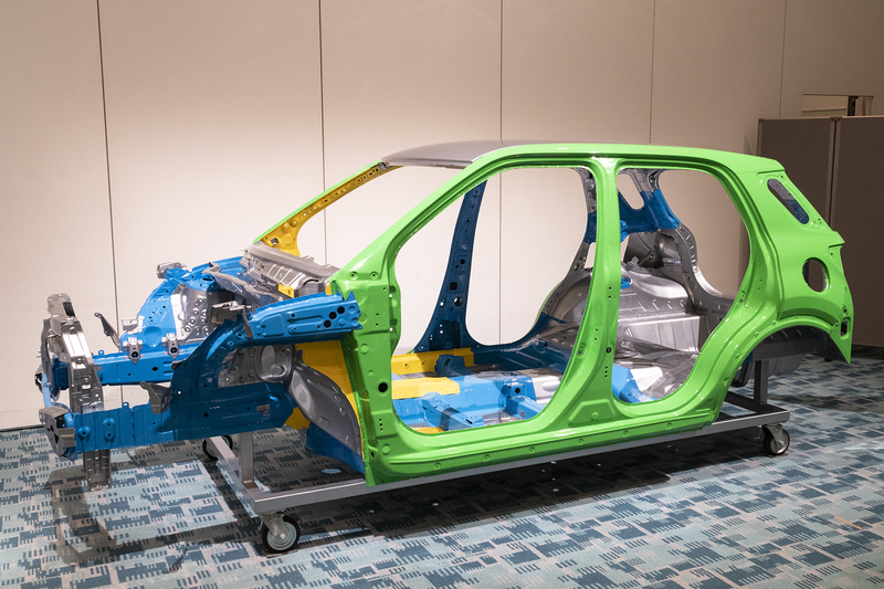 ボディシェル。緑色の部分が390MPaの高張力鋼板、青色の部分が440MPa/590MPaの高張力鋼板、黄色の部分が980MPaの超高張力鋼板