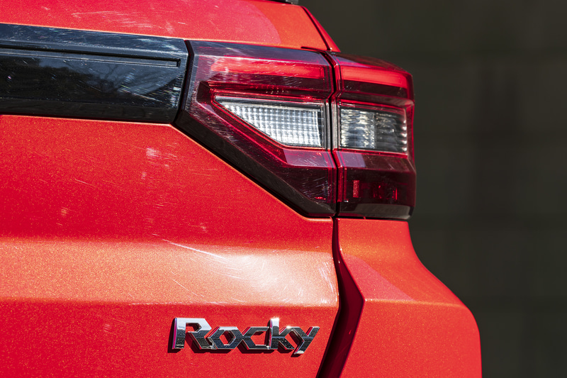 バックドアの車名バッヂ