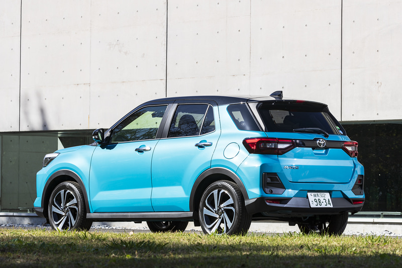 撮影車両は「Z」。ボディカラーはブラックマイカメタリック×ターコイズブルーマイカメタリック