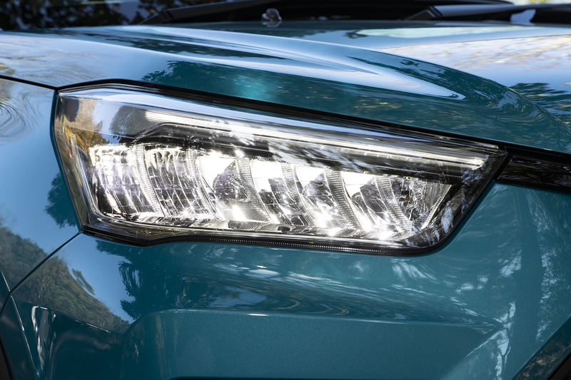 ヘッドライトの点灯パターン。最上級グレードとなるZはシーケンシャルターンランプなどが標準となる