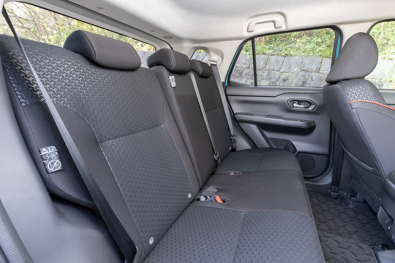 わずかながらリクライニングが可能