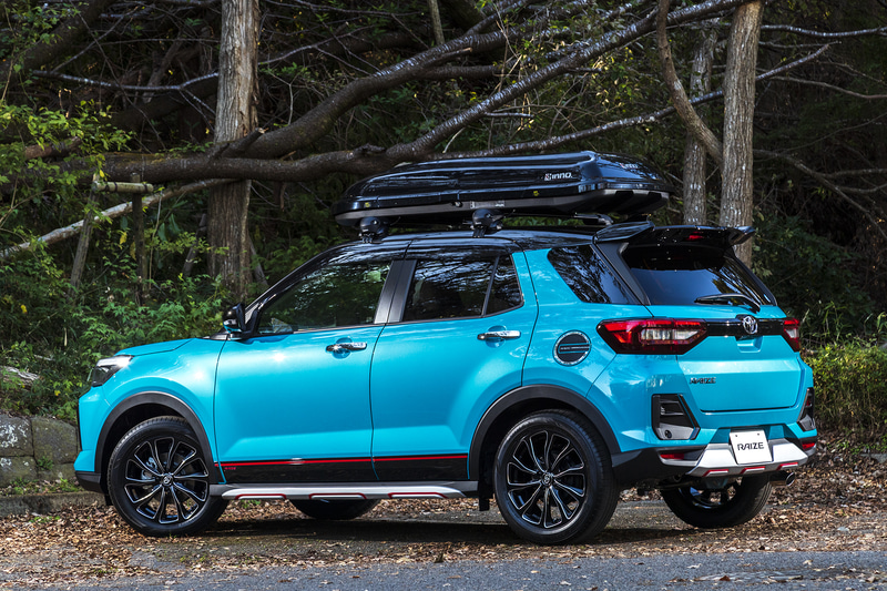 純正アクセサリー装着車。ロッキー同様豊富なオプションが用意されている