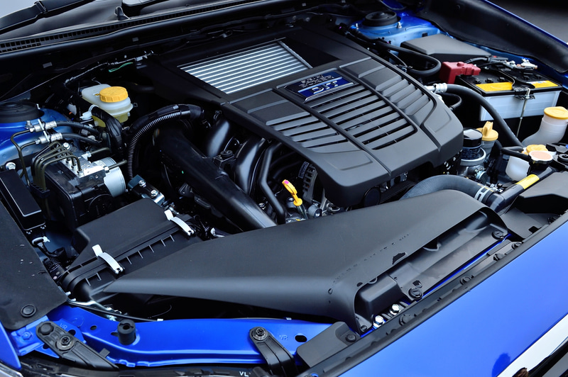 パワートレーンはベース車と同じ最高出力221kW（300PS）/5600rpm、最大トルク400Nm（40.8kgfm）/2000-4800rpmを発生する水平対向4気筒 2.0リッター直噴ターボ“DIT”エンジンと、リニアトロニックCVTの組み合わせ