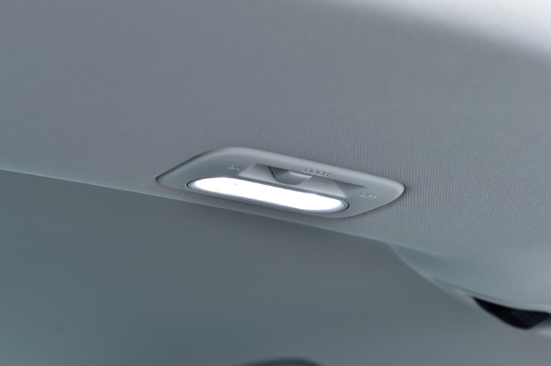 カーゴフロアボードにもはっ水機能を持たせ、使い勝手を向上。さらに、リアゲート連動のカーゴルームランプをLED化するとともに、通常は設定のないLEDリアゲートランプを特別装備