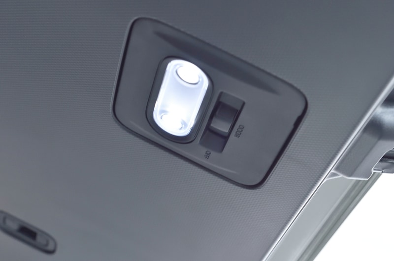 カーゴフロアボードにもはっ水機能を持たせ、使い勝手を向上。さらに、リアゲート連動のカーゴルームランプをLED化するとともに、通常は設定のないLEDリアゲートランプを特別装備