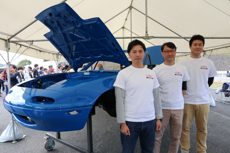 復刻パーツの展示も。なお、レストアまでは行かない人も、部分的にどのパーツを交換したらよいか相談できる「ロードスターパーツ情報サービス」も30周年記念でスタートした