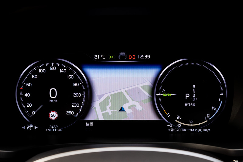 Inscriptionのインテリアでは上級モデルの90シリーズと同機能を有するフロントシートを採用し、マッサージ機能やベンチレーション機能といった快適装備が備わる