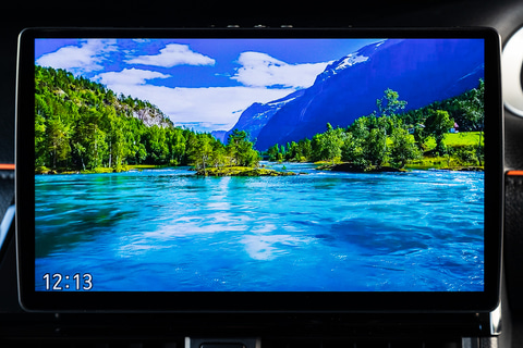 10V型大画面ナビなのに400車種以上に対応!! パナソニック