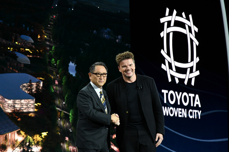 ビャルケ・インゲルス・グループ（BIG）でCEOを務めるビャルケ・インゲルス氏とともに