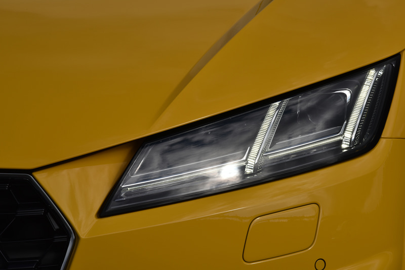 45 TFSIはLEDヘッドライトを標準装備。撮影車両はオプションの自動配光を行なうマトリクスLEDヘッドライトを装着