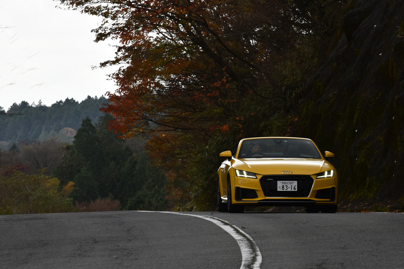 ロードスターはオープンとは思えないほどの剛性を感じる