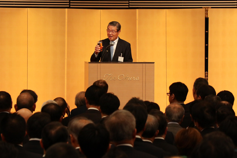 乾杯の発声は一般社団法人日本自動車部品工業会 会長 岡野教忠氏から行なわれた