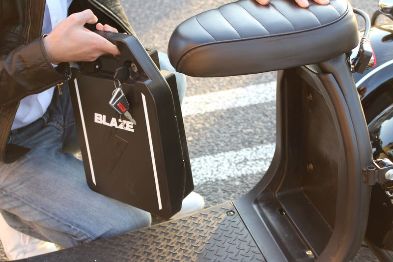 取り外し可能な高性能リチウムイオンバッテリーは重さ2.5kg