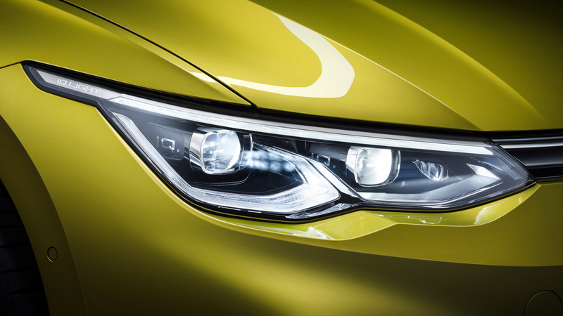 新たに片側22個のLEDを使ったIQ.LIGHT LEDマトリクスヘッドライトを採用。前後共にユニット内に「IQ.LIGHT」の文字が刻まれる