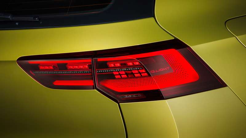 新たに片側22個のLEDを使ったIQ.LIGHT LEDマトリクスヘッドライトを採用。前後共にユニット内に「IQ.LIGHT」の文字が刻まれる