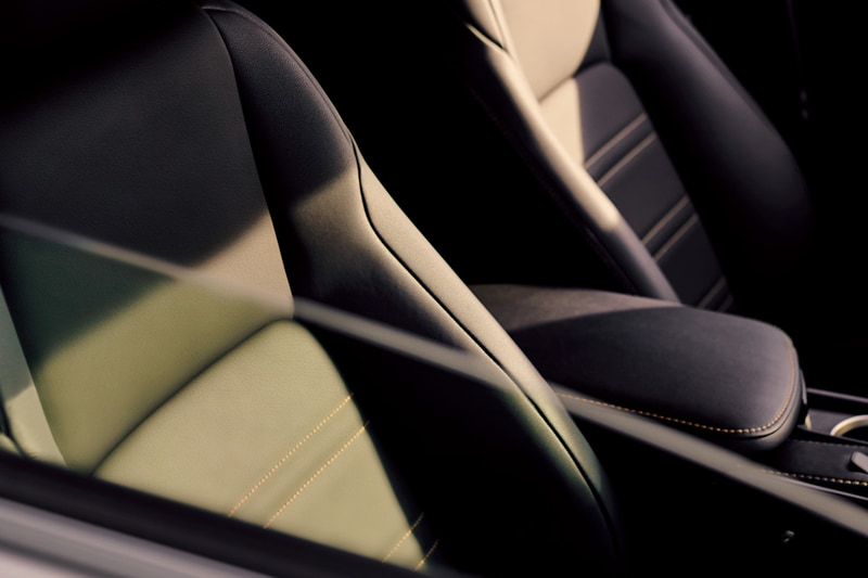 特別仕様車専用ブロンズステッチ（シート･インストルメントパネル･ステアリング･ シフトブーツ･センターコンソール･ドアトリム等）