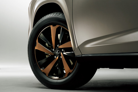 コナミルク・３本目レスサス NX 純正 アルミホイール ブロンズ カラード レクサス、NX300 特別仕様車“Bronze Edition”とUX200 特別仕様車“Blue