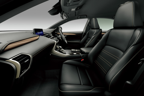 レクサス、NX300 特別仕様車“Bronze Edition”とUX200 特別仕様車“Blue