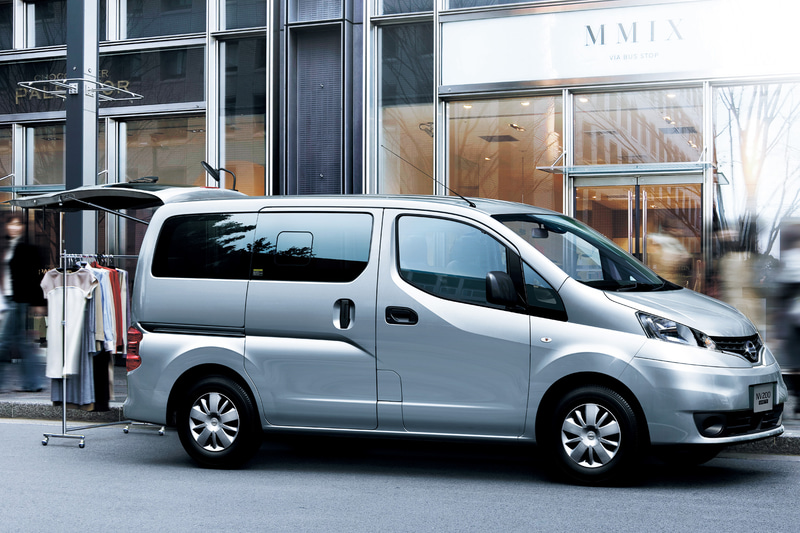 フロントウィンドウにカメラを追加