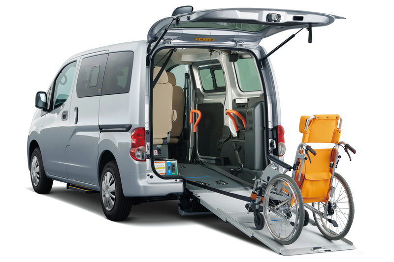 NV200 バネット チェアキャブ 車いす2名仕様