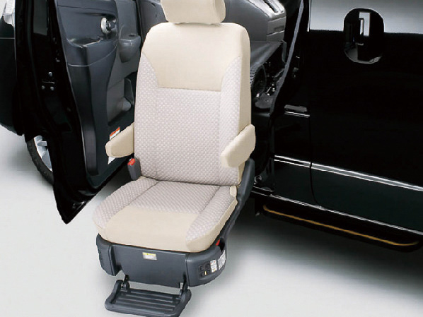 オプション設定している「助手席スライドアップシート」