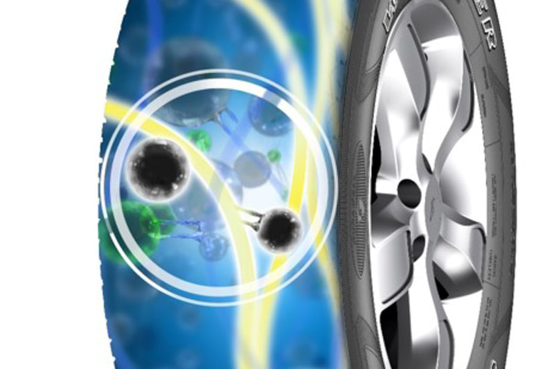 ROBUST TREAD COMPOUND（ロバスト・トレッド・コンパウンド）は、最適なシリカ配合によってウェット性能を犠牲にすることなく、オフロードでの耐カットおよび耐チッピング性能が向上している