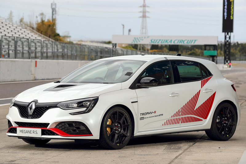 世界限定500台の「メガーヌ ルノー・スポール トロフィー R」