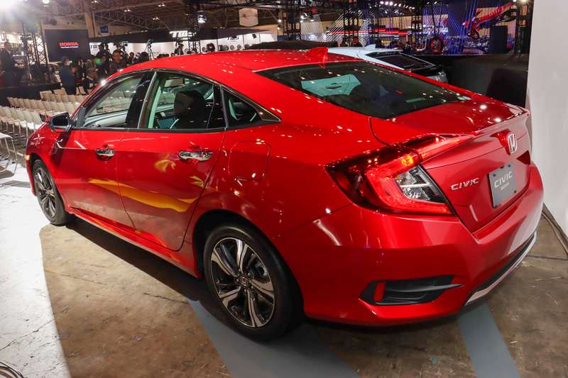 こちらはシビック セダン