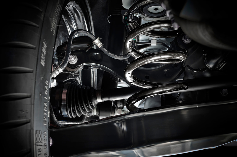 ダブルウィッシュボーン式リアサスペンション