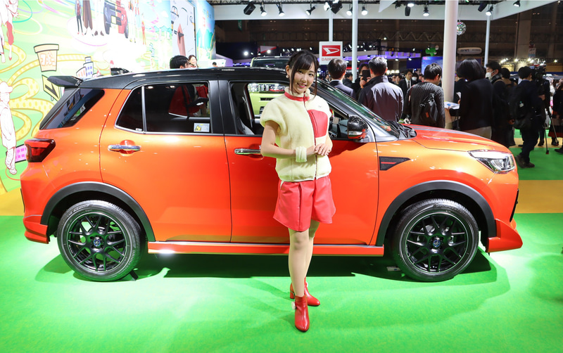 コンパクトSUV「ロッキー」に純正のストライプやスポイラーなどスポーツオプションを装着した「ロッキーSporty Style」