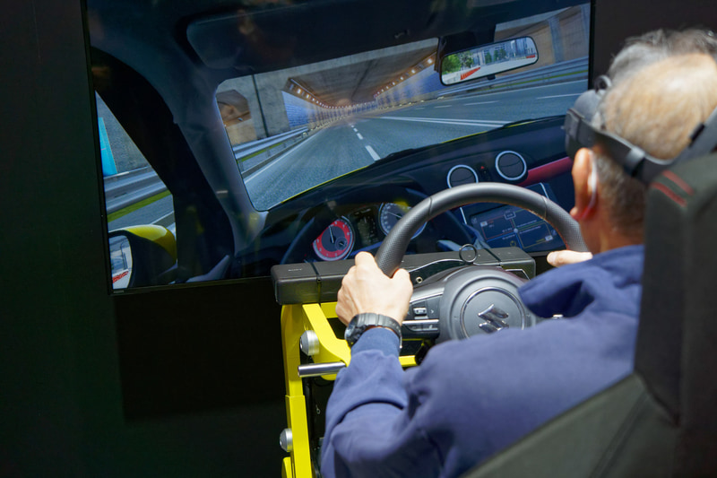 スイフトスポーツによるバーチャル走行を体験できるVRコーナー