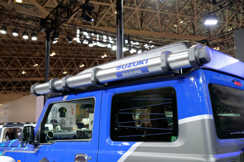 ロッドを収納できる円筒状のケースを装備