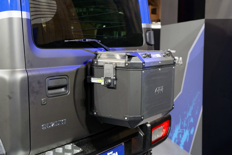 リアにはGIVIのケース