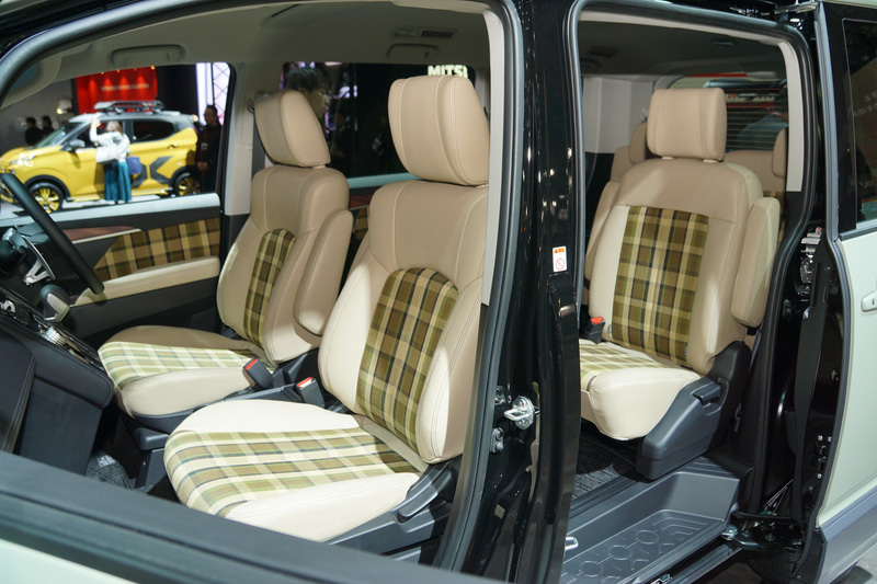 デリカD：5 eye・キュート produced by テリー伊藤