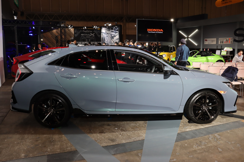 ボディカラーは新色の「ソニックグレー・パール」。車内の静粛性が高められ、スポーティさに加えて上質感を持つモデルとなっている