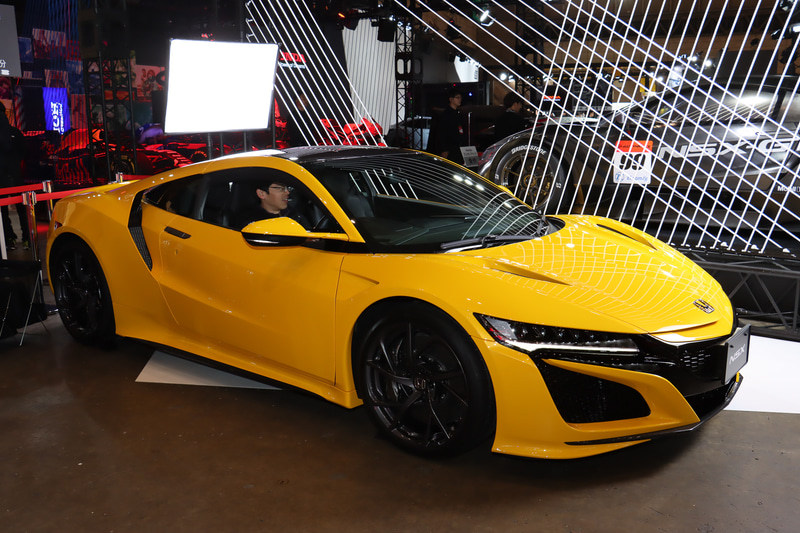 2019年12月に受注を開始した「NSX」2020年モデル。ボディカラーは新色の「インディイエロー・パールII」