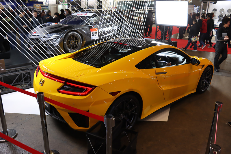 2019年12月に受注を開始した「NSX」2020年モデル。ボディカラーは新色の「インディイエロー・パールII」