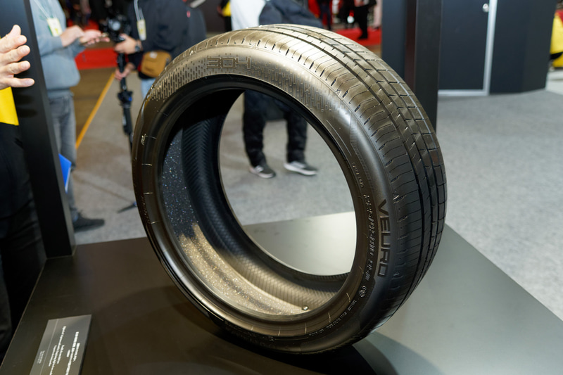 1月9日に発表された「VEURO VE304」